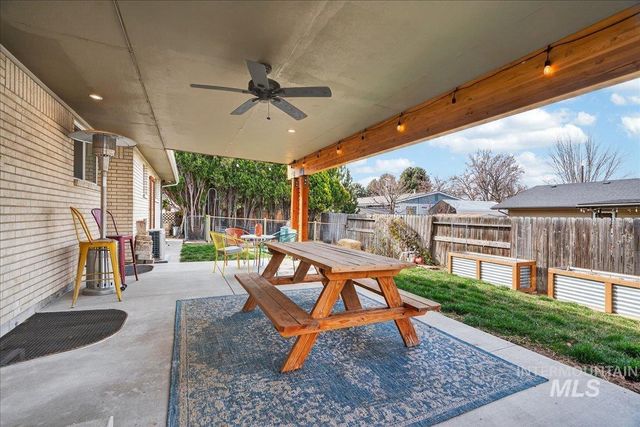 1933 N Blossom Pl,, Meridian, ID 83646