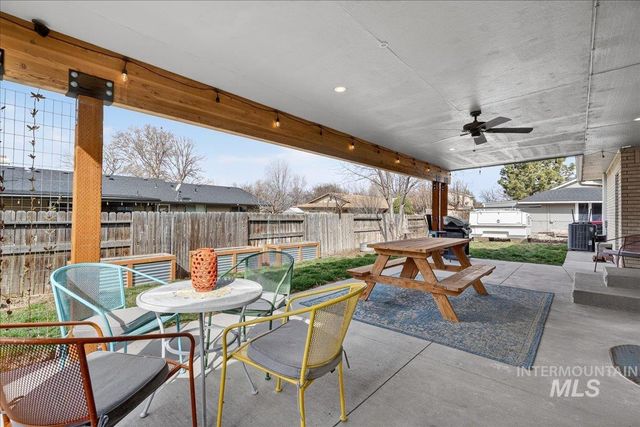 1933 N Blossom Pl,, Meridian, ID 83646