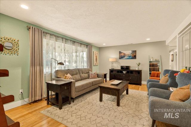 1933 N Blossom Pl,, Meridian, ID 83646