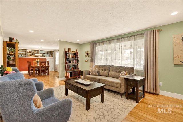 1933 N Blossom Pl,, Meridian, ID 83646