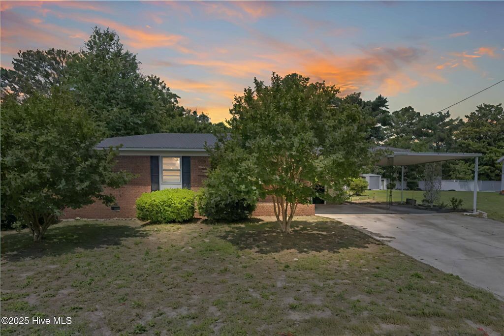 2560 Pine Springs Drive, Fayetteville, NC 28306
