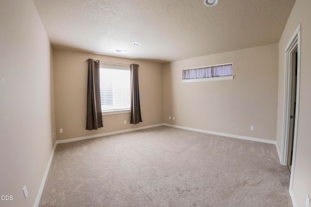 2322 NW Kingwood Avenue, Redmond, OR 97756