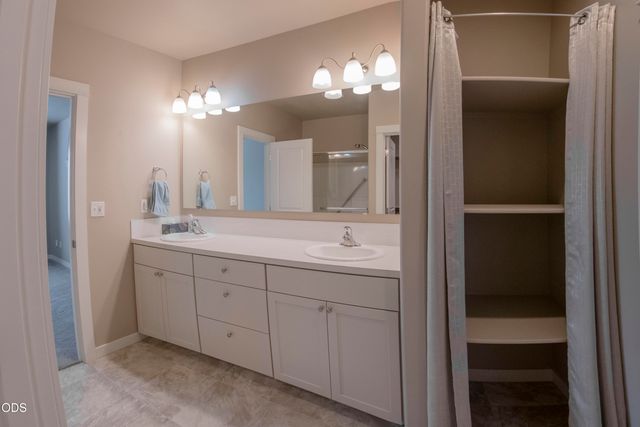 2322 NW Kingwood Avenue, Redmond, OR 97756