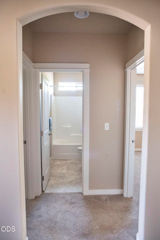 2322 NW Kingwood Avenue, Redmond, OR 97756