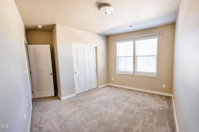 2322 NW Kingwood Avenue, Redmond, OR 97756