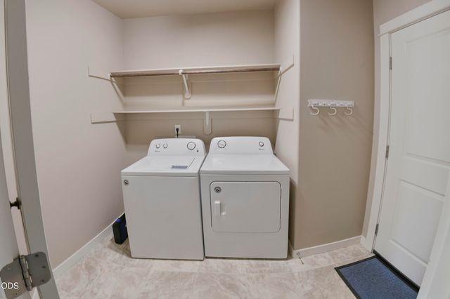 2322 NW Kingwood Avenue, Redmond, OR 97756
