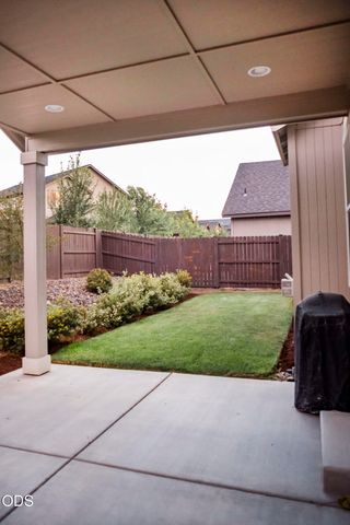 2322 NW Kingwood Avenue, Redmond, OR 97756