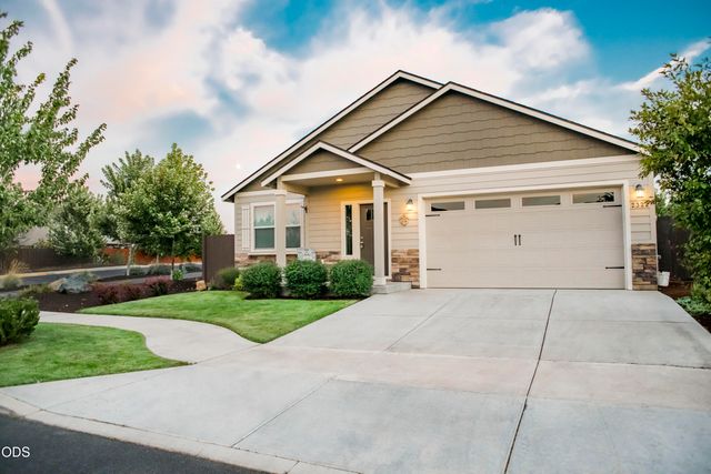 2322 NW Kingwood Avenue, Redmond, OR 97756