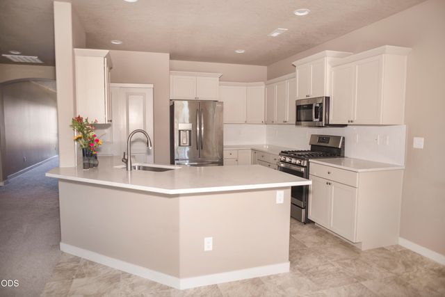 2322 NW Kingwood Avenue, Redmond, OR 97756