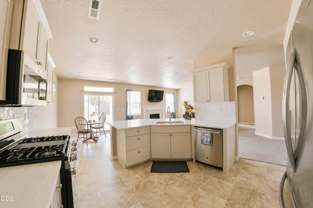 2322 NW Kingwood Avenue, Redmond, OR 97756