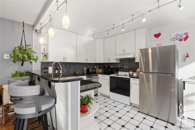 2150 S Vaughn Way 204D, Aurora, CO 80014