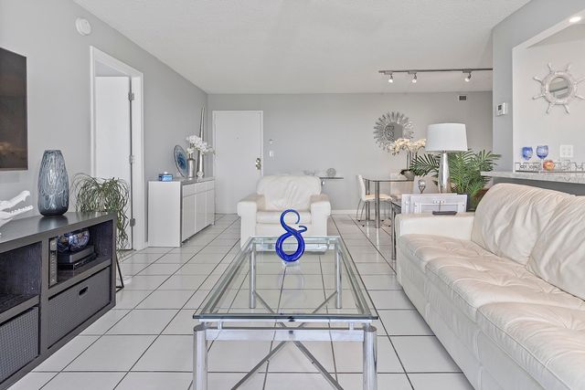 2841 N Ocean Boulevard 602, Fort Lauderdale, FL 33308