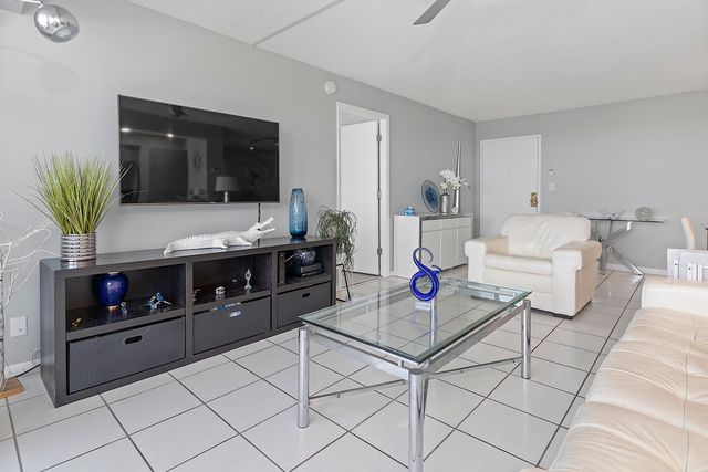 2841 N Ocean Boulevard 602, Fort Lauderdale, FL 33308