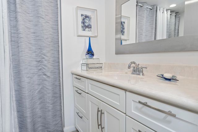 2841 N Ocean Boulevard 602, Fort Lauderdale, FL 33308