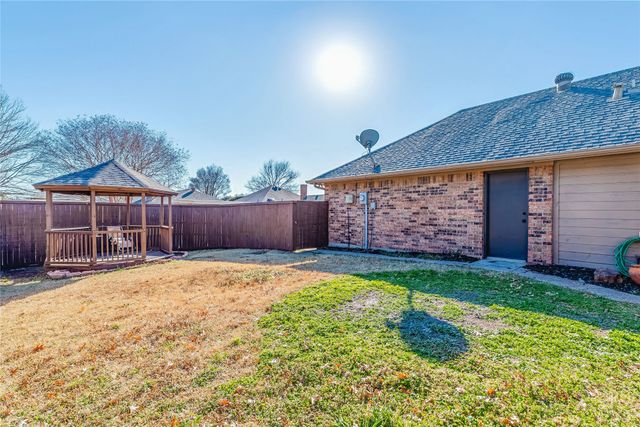 2036 Lavaca Trail, Carrollton, TX 75010