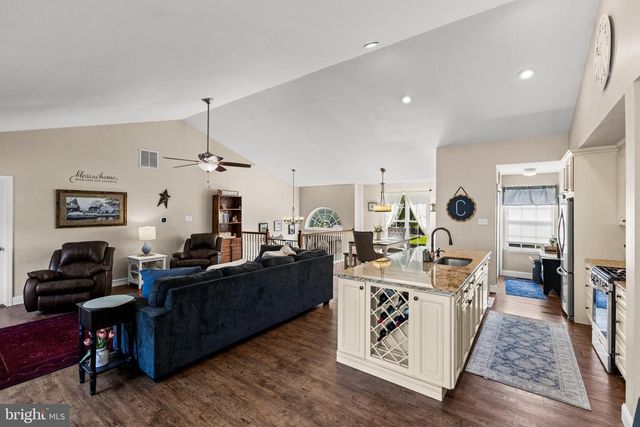 14 MAPLE LEAF DR, Mullica Hill, NJ 08062