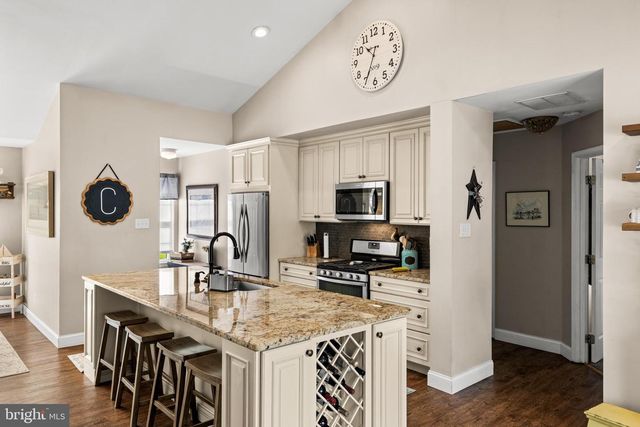 14 MAPLE LEAF DR, Mullica Hill, NJ 08062