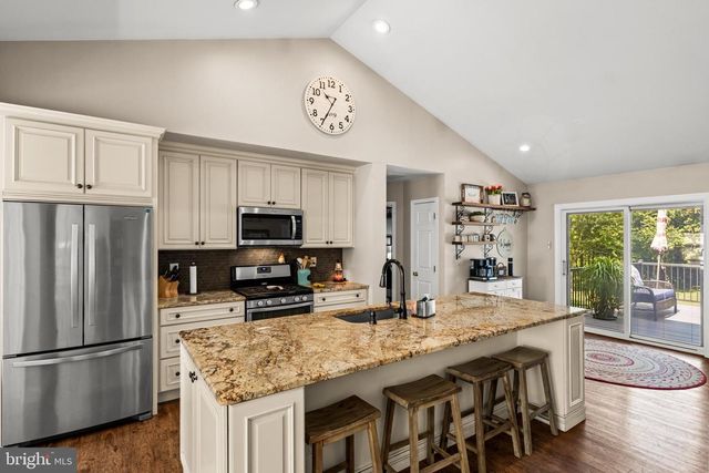 14 MAPLE LEAF DR, Mullica Hill, NJ 08062