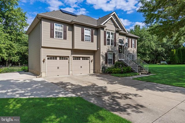 14 MAPLE LEAF DR, Mullica Hill, NJ 08062