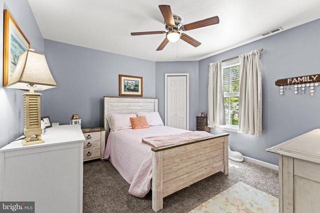 14 MAPLE LEAF DR, Mullica Hill, NJ 08062