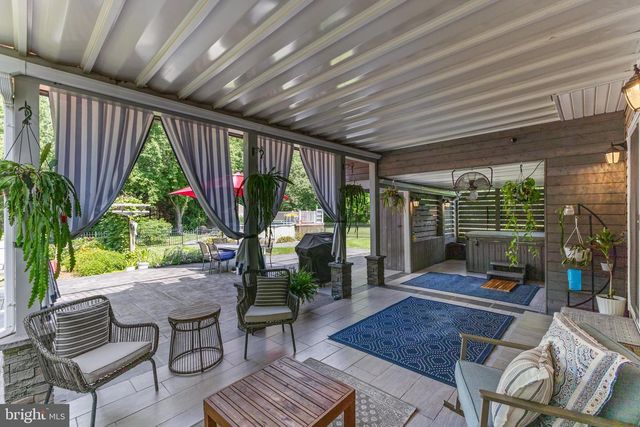 14 MAPLE LEAF DR, Mullica Hill, NJ 08062