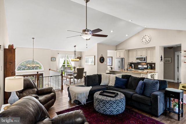 14 MAPLE LEAF DR, Mullica Hill, NJ 08062