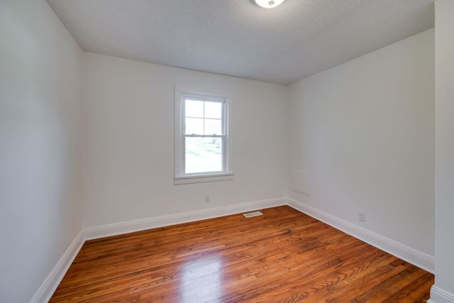 306 Crossover St, Columbia, TN 38401