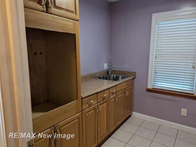 2385 Mccarty Road, Saginaw, MI 48603