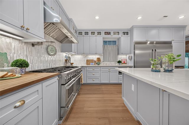 38 N Longspur Drive, The Woodlands, TX 77380