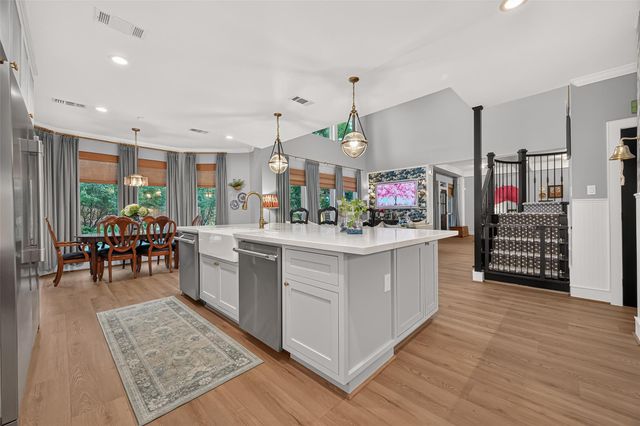 38 N Longspur Drive, The Woodlands, TX 77380