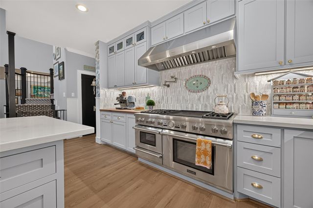38 N Longspur Drive, The Woodlands, TX 77380
