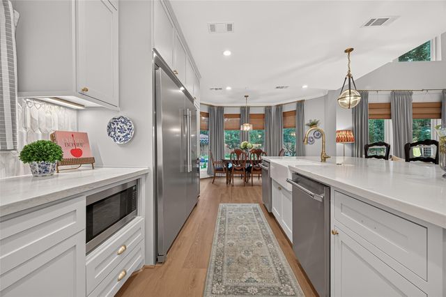 38 N Longspur Drive, The Woodlands, TX 77380