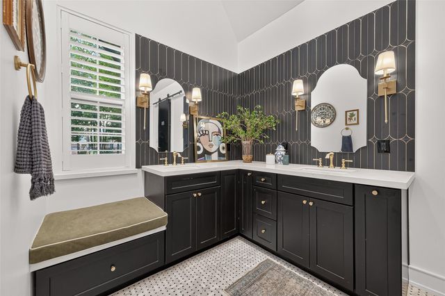 38 N Longspur Drive, The Woodlands, TX 77380