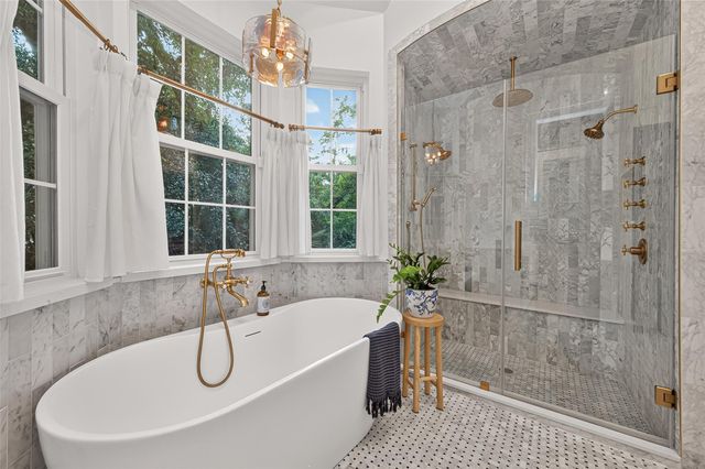 38 N Longspur Drive, The Woodlands, TX 77380