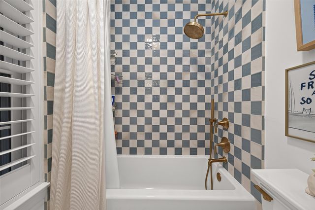 38 N Longspur Drive, The Woodlands, TX 77380