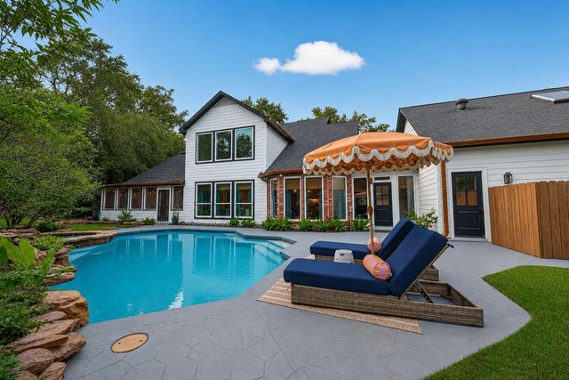 38 N Longspur Drive, The Woodlands, TX 77380