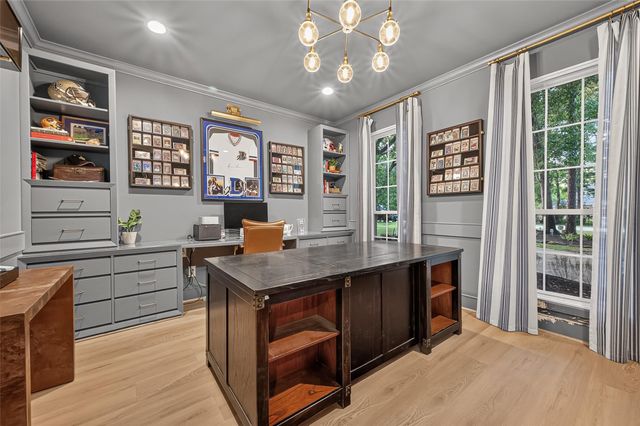 38 N Longspur Drive, The Woodlands, TX 77380
