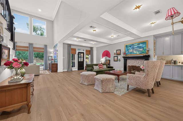 38 N Longspur Drive, The Woodlands, TX 77380