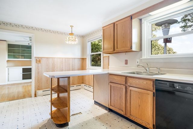 45 Indian Hill Rd, Worcester, MA 01606