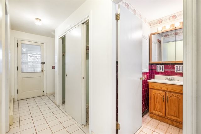45 Indian Hill Rd, Worcester, MA 01606