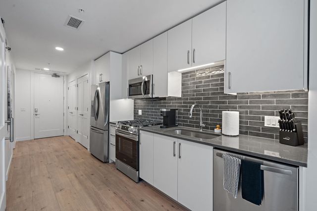 1212 Demonbreun St Apt 806, Nashville, TN 37203