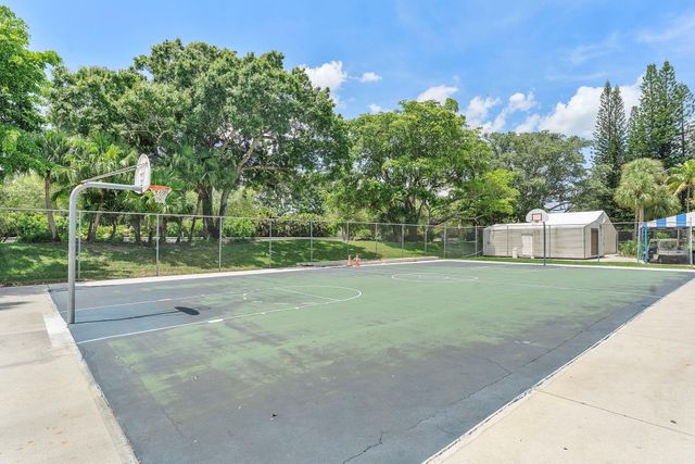 3051 NW 48th Avenue 808, Coconut Creek, FL 33063