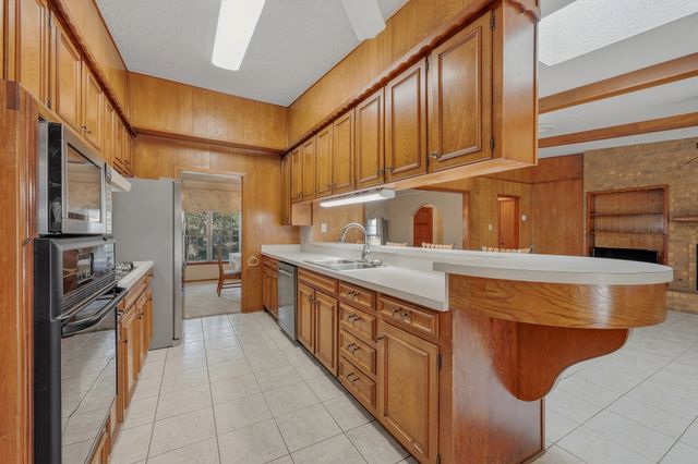 207 Trailwood Drive, Euless, TX 76039