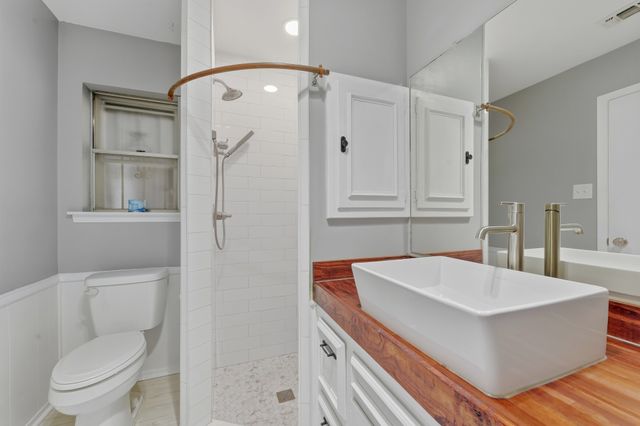 207 Trailwood Drive, Euless, TX 76039