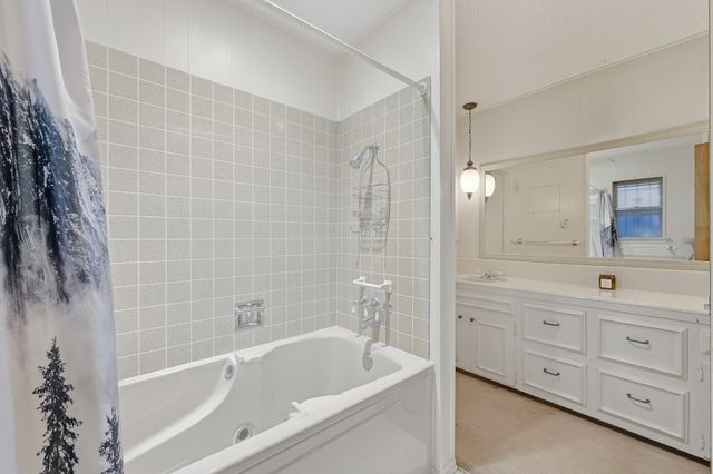 207 Trailwood Drive, Euless, TX 76039