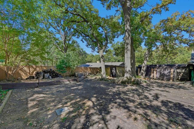 207 Trailwood Drive, Euless, TX 76039