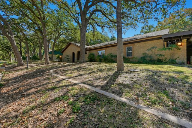207 Trailwood Drive, Euless, TX 76039