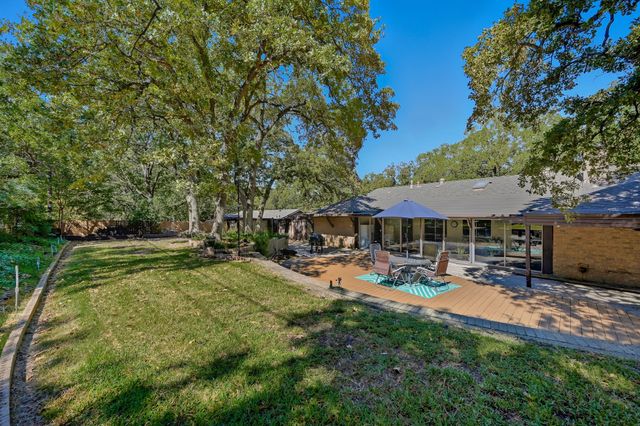 207 Trailwood Drive, Euless, TX 76039