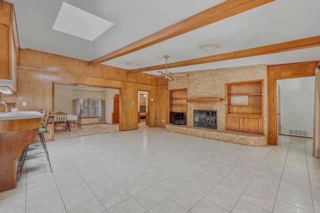207 Trailwood Drive, Euless, TX 76039