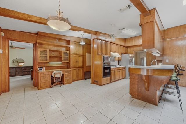 207 Trailwood Drive, Euless, TX 76039